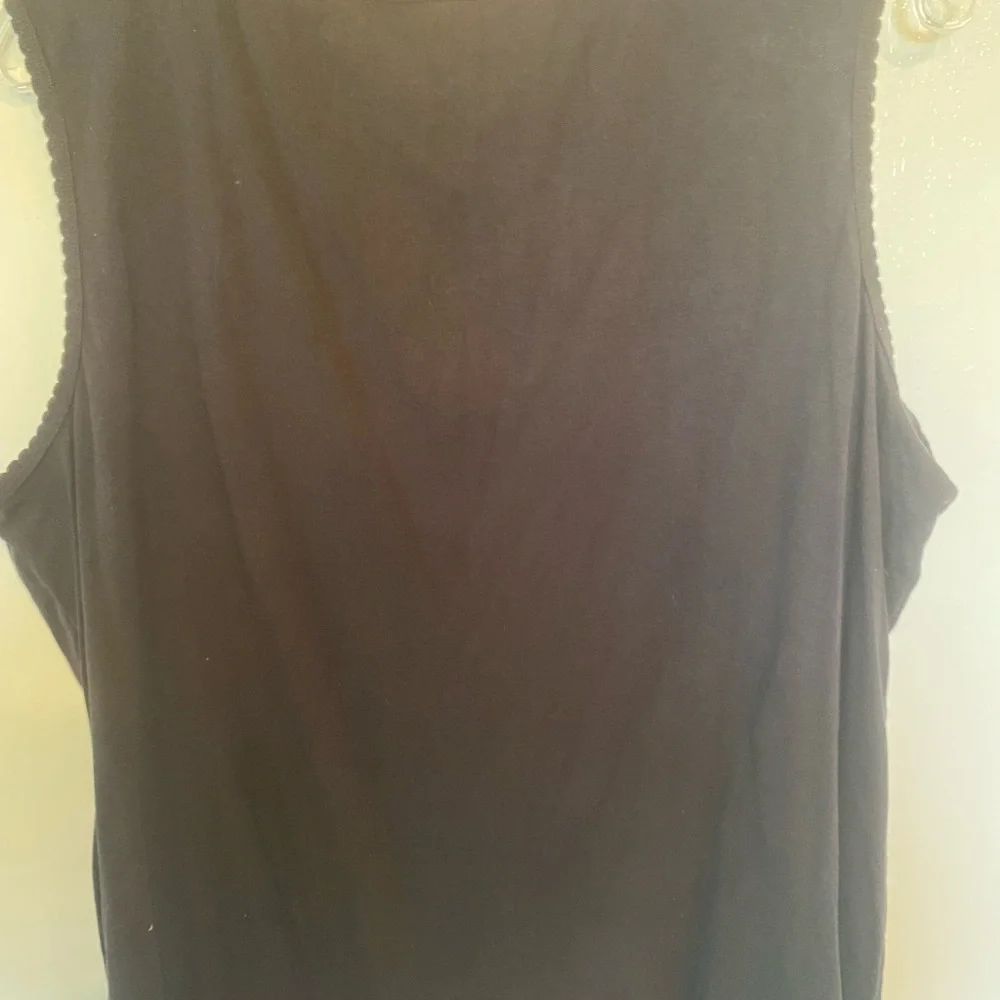 Croft & Barrow woman’s 2x black tank top - Picture 3 of 3